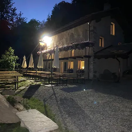 Rifugio Nel Bosco Di Alice Han/Misafirhane Sordevolo